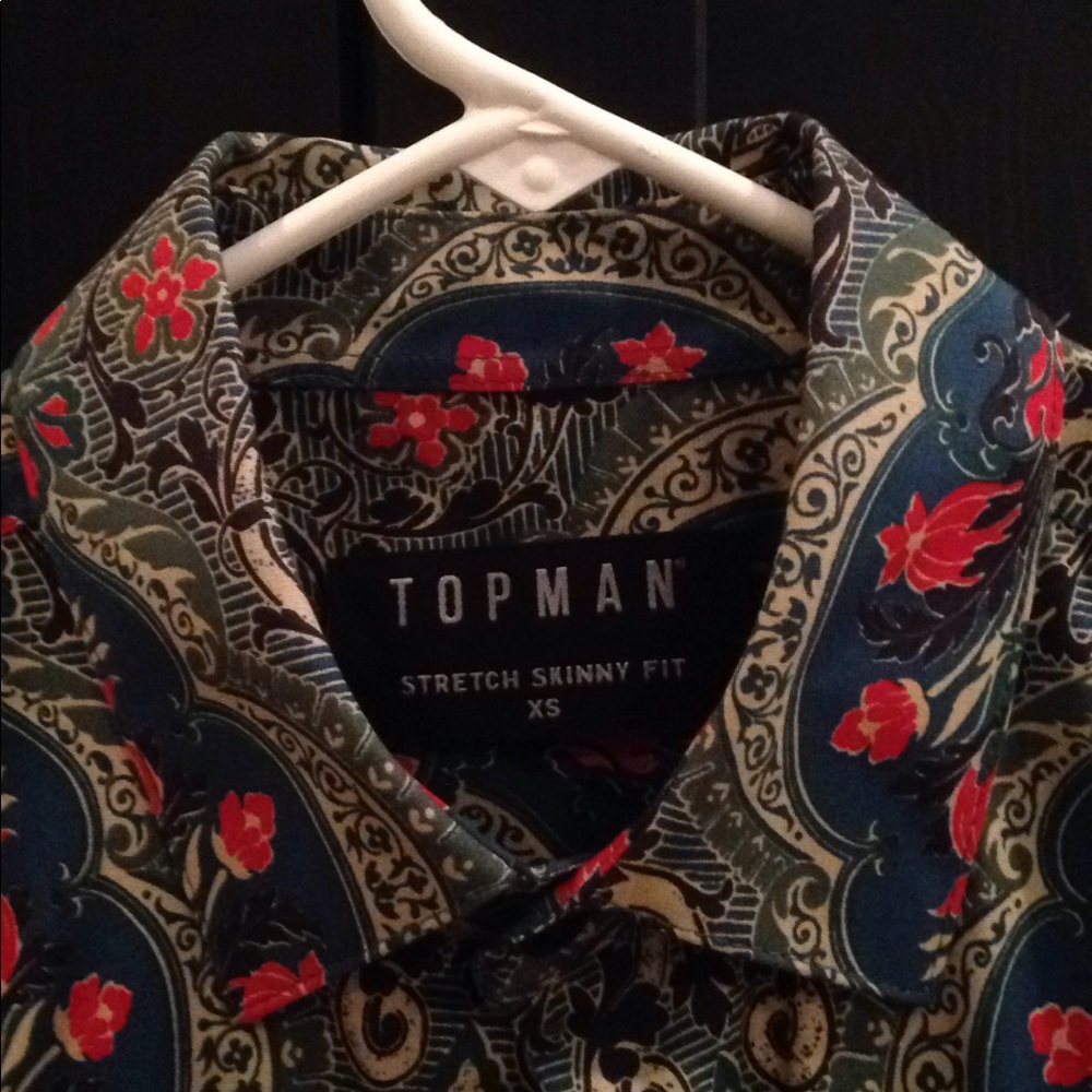 Symmetrical patterned button down